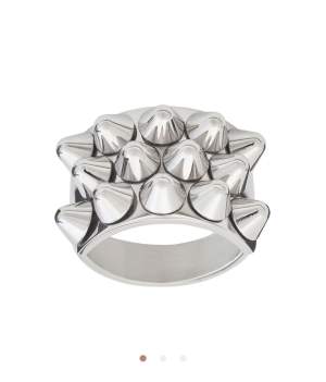Säljer min Edblad ring i silver då jag inte använder den längre, nypris 399kr💕