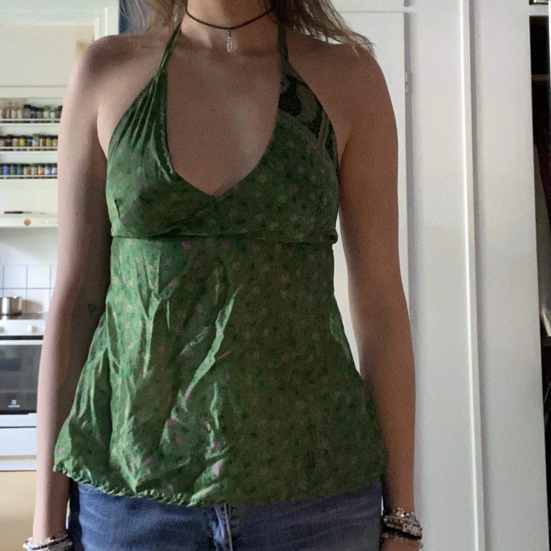 Grönt mönstrad topp med öppen rygg! - 90