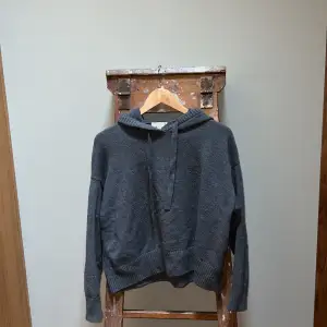 Cute knitted sweater/hoodie