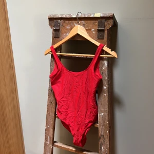 Swimsuit  - Swimsuit with a low back 