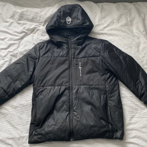 Sail racing jacka  - Säljer sail racing jacka det är st 176 men skulle säga att det passar xs och kanske s också