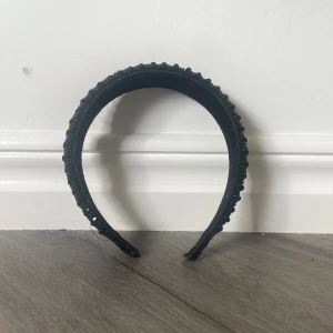 Stockholmsstil Hårband  - Köpt i början av maj men har nästan aldrig använt de. 