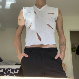 Rippat linne - Ett rippat linne, perfekt klubboutfit(det har varit på Berghain;))