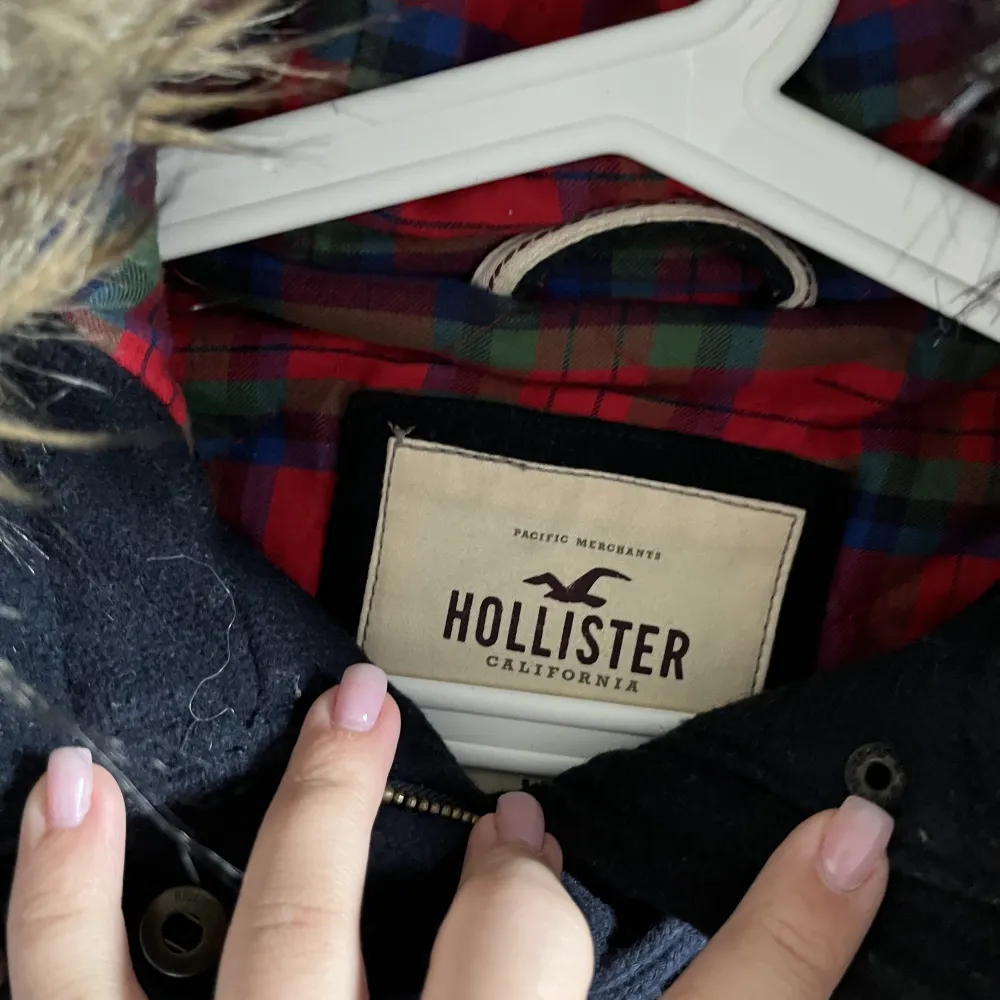 En fin hollister kappa❤️❤️. Jackor.