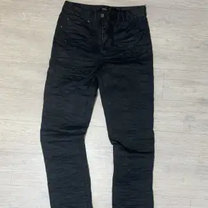 Stacked waxed jeans från jaded london Kond 9/10