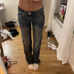 Jeans från weekday i arrow 💕 knappt använda men super sköna!!  är 175 för referens 
