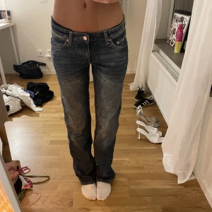 Arrow jeans  - Jeans från weekday i arrow 💕 knappt använda men super sköna!!  är 175 för referens 