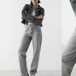 Low waist jeans grå från gina - Säljer dessa gråa low waist jeans från gina tricot i storlek 32💕 Använd ungefär 1-5 gånger, så de är som nya. 