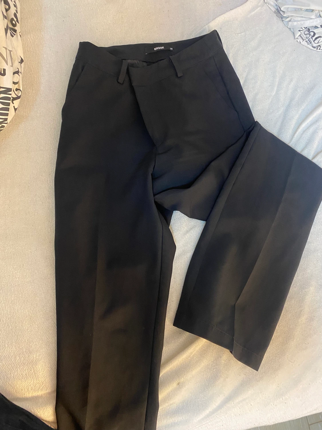 Kostymbyxor från bikbok