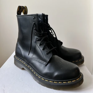 Dr. Martens - Nästan oanvända! Bra skick.
