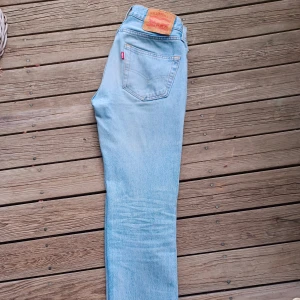 Levi's 511 - Tjo, nu säljare jag dessa feta levi's 511 jeansen som är i sjukt bra skick. Säljer p.ga att jag har blivit längre och inte passar i dom nu. Om du undrar något eller vill ha fler bilder så tveka inte med att skicka pm😉