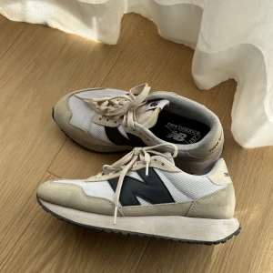 New Balance - Stories 38.5. Använda men fint skick.