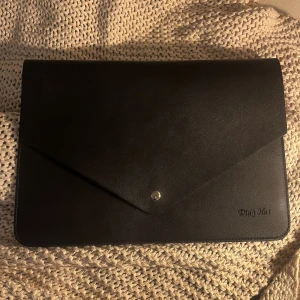 Datorfodral  - Ett helt oanvänt datorfodral för det var för litet för min dator. Måtten  13 - 13,9 lnches🤍