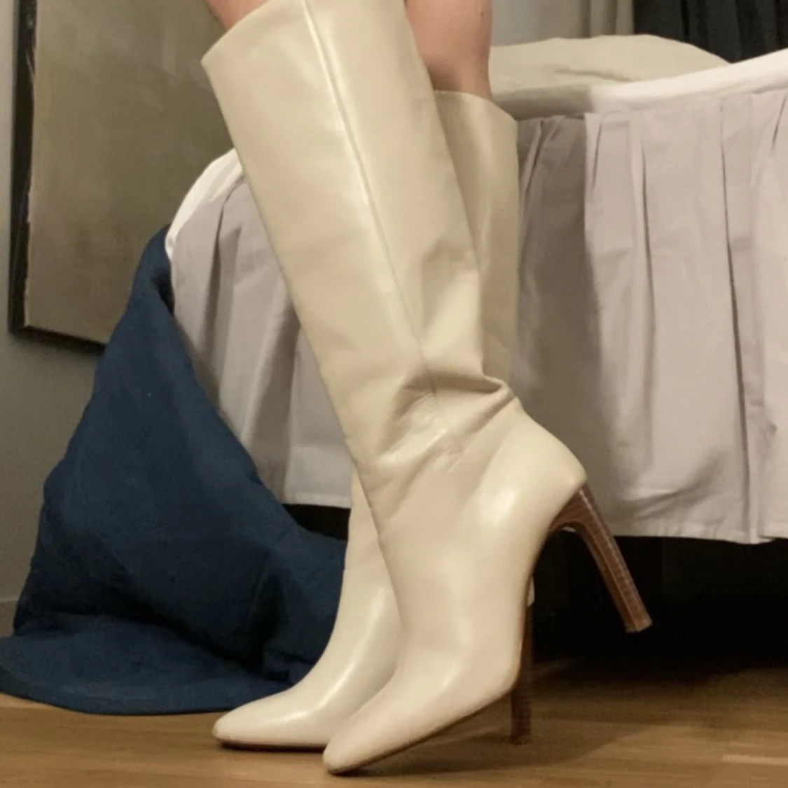 Crémevita höga stövlar - 90