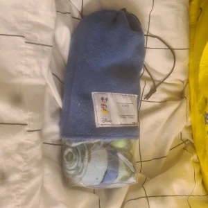 Ben lindor - Hej, jag säljer 4 st shettis benlindor då dem aldrig kommer till användning, aldrig använda, Super söta grodor på!!