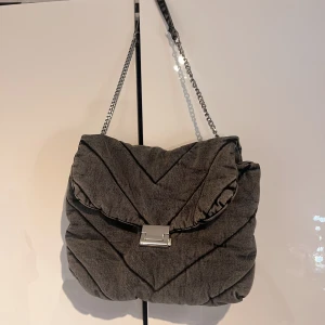 Väska - Populär väska från zara används inte längre