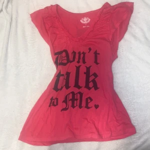 Juicy couture tröja - Jätte fin rosa tröja från Juicy Couture💄Har använt den 1-2 gånger, köpte den secondhand 