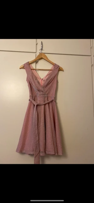 Rosa klänning  - Rosa 