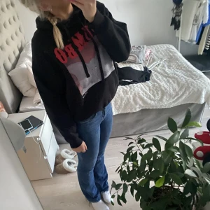 Hoodie med tryck  - Så söt hoodie, använd därav priset🖤 stl  s 