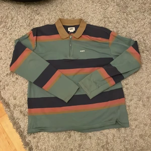 Randig obey tröja - Randig obeyteöja! I bra skick, inte så använd. Skriv för för bilder eller frågor. (Tveka inte på att prisförhandla!!)