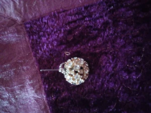 Örhänge tror det är snö of sweden - Örhänge har tappat ett undrar om någon har att sälja