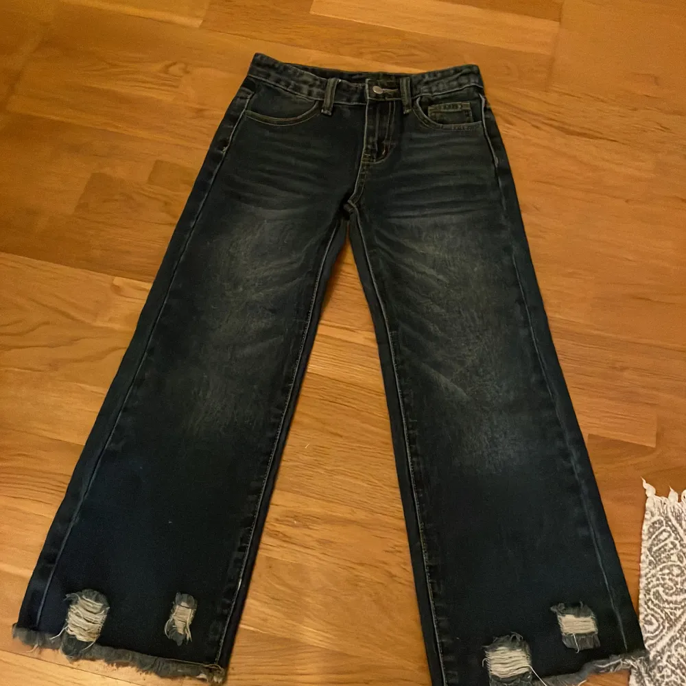 Säljer ett par jeans för att dom är för små. Jeans & Byxor.