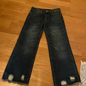 Säljer ett par jeans för att dom är för små