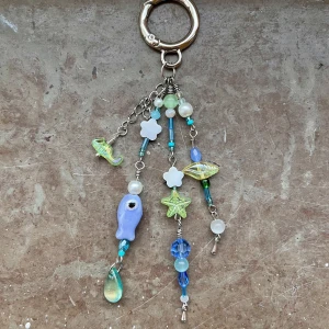 Fishy keychain 🐟💙 - Handgjord havs nyckelring ☆⋆｡𖦹°‧★  OBS! Skriv via DM först innan du trycker på ”köp nu”! <3