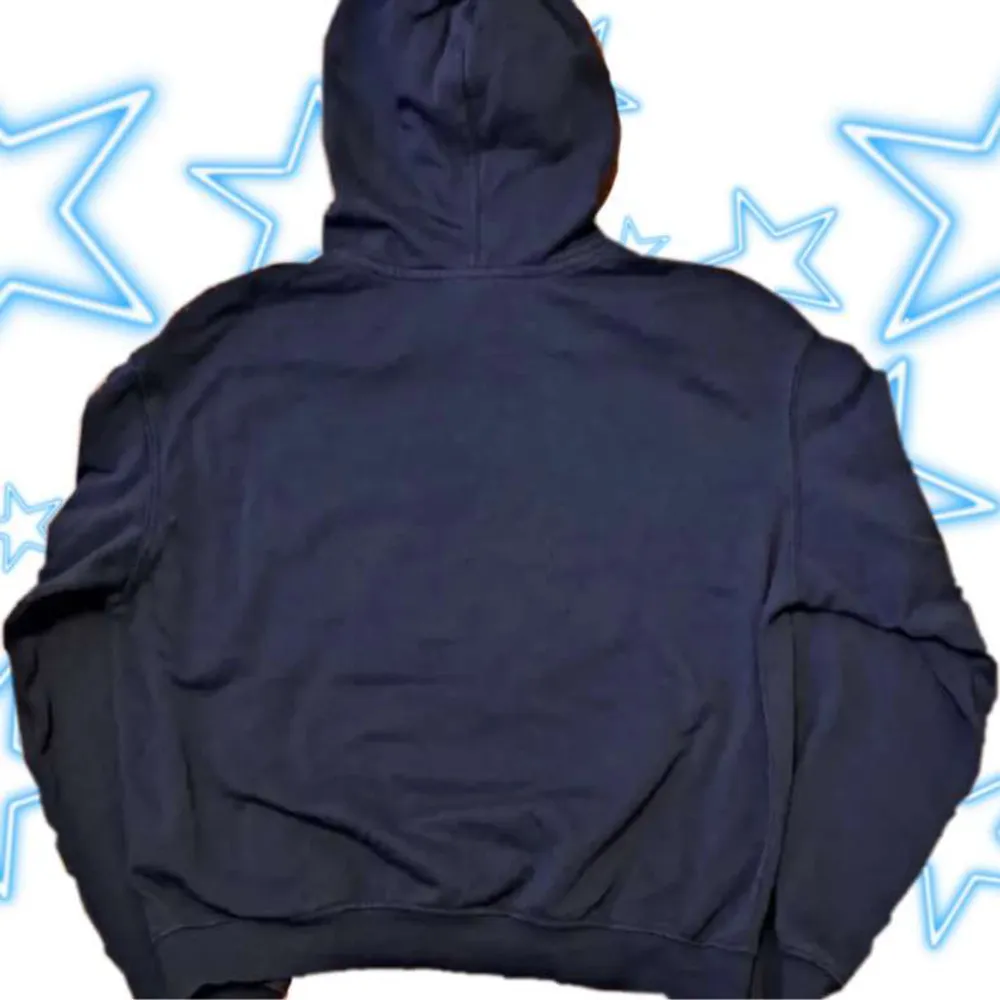 Fin hoodie med tryck i storlek S! Använd köp nu☆ Skriv om du har fler frågor eller för fler bilder! ☆. Hoodies.