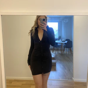 Klänning  - Klänning från hm prislapp finns kvar så endast testad Frakt tillkommer 