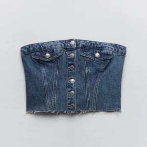 Jeans topp - Säljer min fina jeans topp från zara då den var för liten, endast testad💓 storlek S