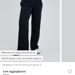 Low waist mjukisbyxor - Säljer mina populära mjukisbyxor från bikbok. Använda ett antal gånger💕