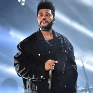The weeknd Stockholm  - Hej, jag undrar om de är folk som hade varit intresserad av att köpa min konsert biljett till the weeknd 18 juni 2023. (Sittplats) pris: 700kr #theweekn #konsert #stockholm