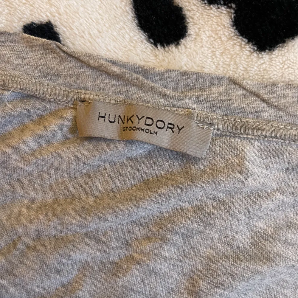 Jättefin långärmad tröja från Hunkydory! 100% bomull, superskön. Toppar.