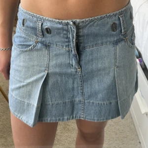 Kjol! - Så snygg lågmidjad jeanskjol!