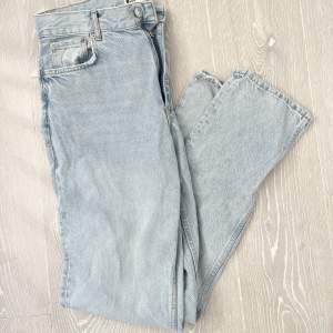 Jeans från Gina Tricot, använda Max 2-3 gånger därav väldigt fint skick. 