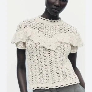 Zara topp - Super fin och populär zara tropp! Knappt använd superbra skick💗