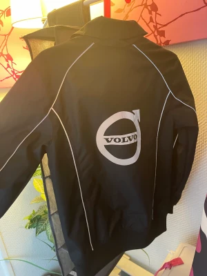 Volvo Vårjacka - Storlek XS. Bara provad. Nypris 1300 kr. 