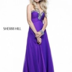Sherri hill - Säljer klänning från Sherri hill strl 36 använd en gång 