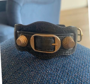 Balenciaga armband - Säljer mitt sparsamt använda balenciaga-armband. Kvitto finns. Köptes för 175euro. 