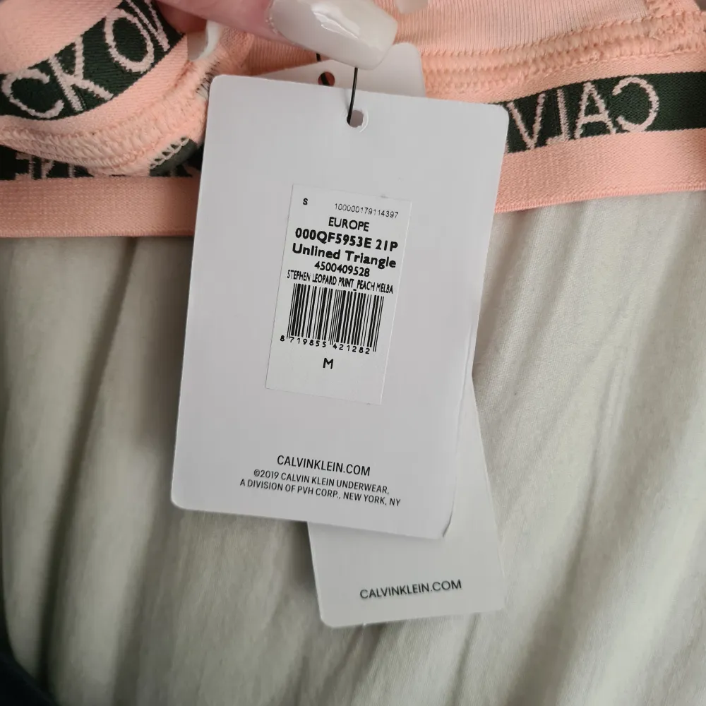 Ny oanvänd bh från calvin klein i storlek M. Säljer då den inte passade mig. Köparen står för frakten, skriv vid frågor. Toppar.