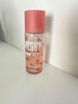 Victoria secret mist - Supergod bodymist från Victoria secret  Doftar vanilj och sött 