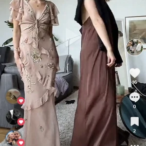 Balklänning - Jag säljer min älksade balklänning. Verkligen SÅ SÅ fin och lite unik.  Storlek s! Skriv privat för frågor, fler bilder etc. Är även öppen för att diskutera pris☺️