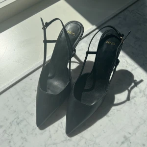 Mango klackar, stl 38 - Säljer mina superfina oandvända mango klackar i storlek 38, nypris ca 500