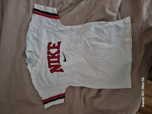 Nike - Nike tshirt aldrig använd.