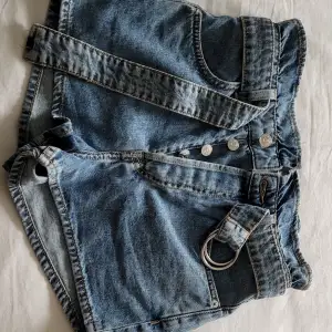 Snygga jeansshorts som aldrig använts då de vart för små. Nyskick!