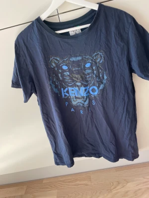 Kenzo Tshirt  - T-shirt från kenzo storlek Large 