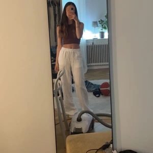 Linnebyxor  - Säljer dom här fina Lågmidjade linnebyxor!! Säljer pga av att dom inte passar längre, Inga defekter💗