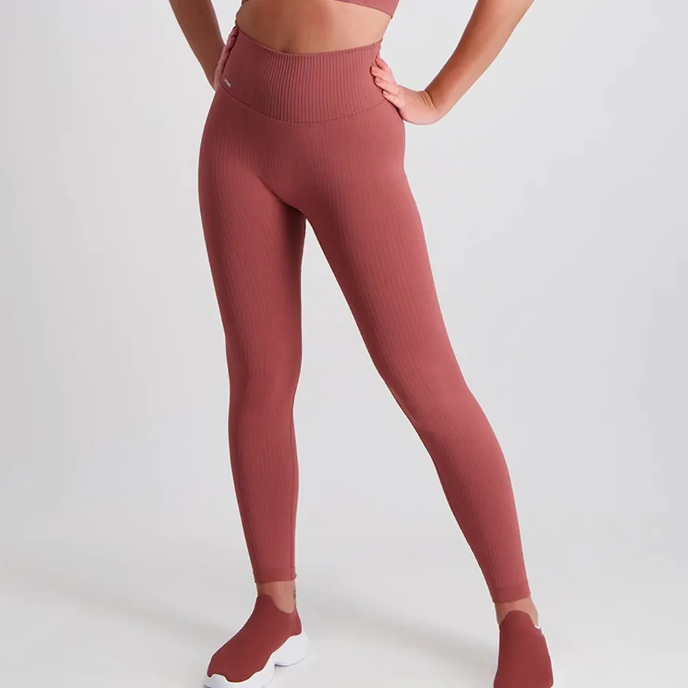 Slutsålda rosa seamless tights från Aimn i storlek S som jag säljer pga jag har för mycket träningskläder. Använda 1-2 ggr, så som nya! Sååå fina och sköna och säljer även topp i samma färg i separat annons! 🩷. Jeans & Byxor.