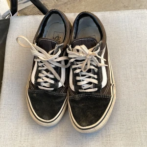 Vans - Ett par svartvita Vans. Välanvända men inga större fel. 